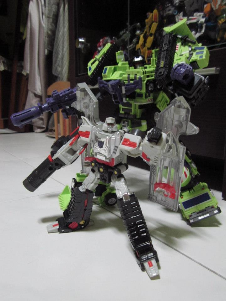Maketoys Giant Type-61 Unboxing Images Show Ultimate G1 Devastator